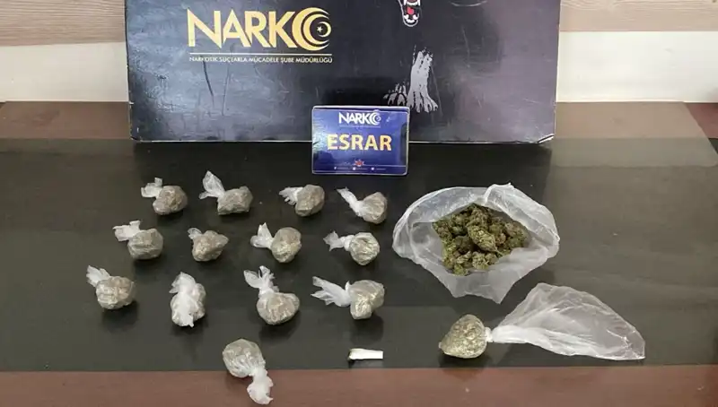Kamyonette Bulunan 100 Gram Esrar, Sürücüyü Gizli Tutuklamaya Götürdü