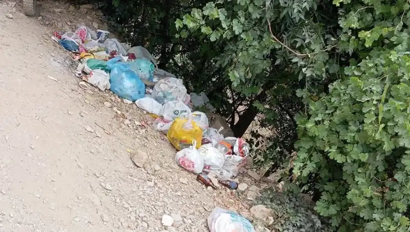 Kato Dağı'ndaki Kaval Şelalesi'nde Doğanın Güzelliği Çöple Gölgelendi
