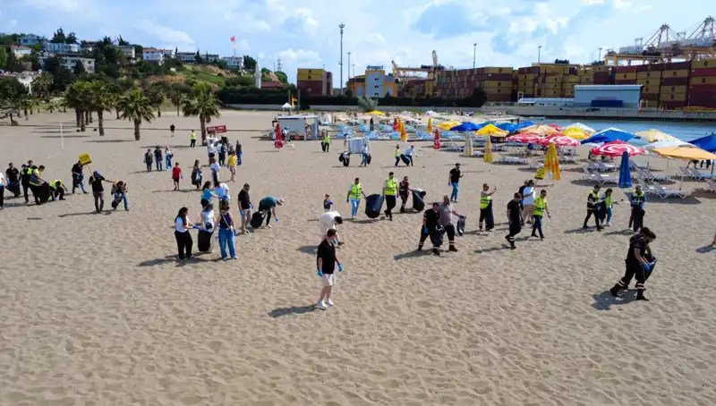 Plajlar Temizleniyor: Gönüllüler Doğaya Sahip Çıkıyor