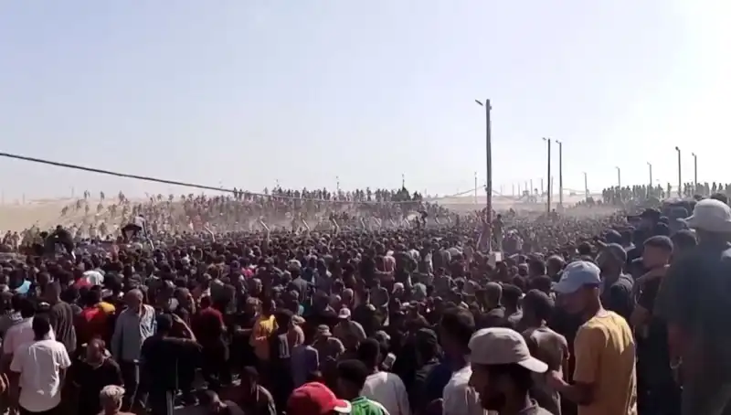 İsrail, Gazze'de Yardım Dağıtım Noktasına Saldırdı: 26 Can Kaybı!