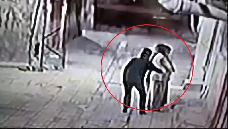 Kapkaççıları Kandırmak İçin Pazarcı ve Simitçi Kılığına Giren Polisler
