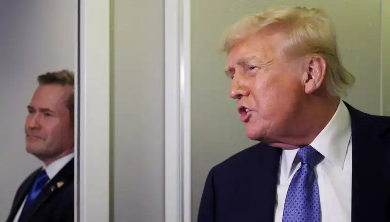 Trump'ın Yanlışlıkla Sızdırdığı Planlar Sonrası Mike Waltz Görevden Alındı!
