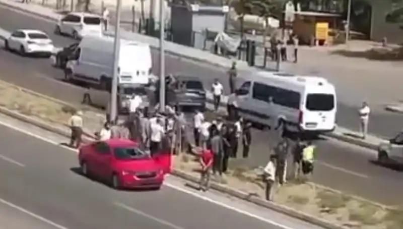 Aniden Ortaya Çıkan Tehlike: Yayaya Aracın Çarpmasıyla Şok Olay