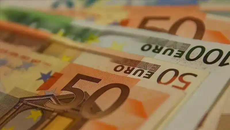 Euro, Küresel Piyasalarda Zirve Sonrası Düşüş Yaşıyor