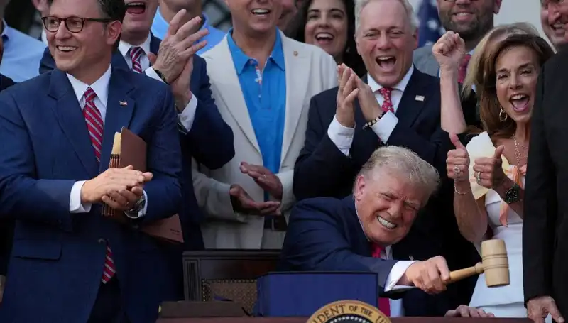 Trump, "Büyük, Güzel Yasa Tasarısı"nı İmzaladı: Amerikan Politikasında Yeni Bir Dönem