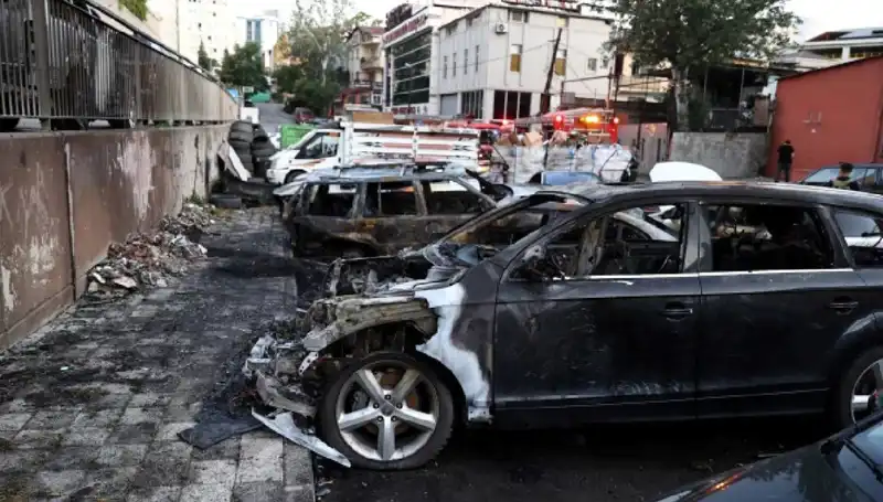 Sanayi Sitesinde Tamir Bekleyen Araçlar Alev Alev Yandı!