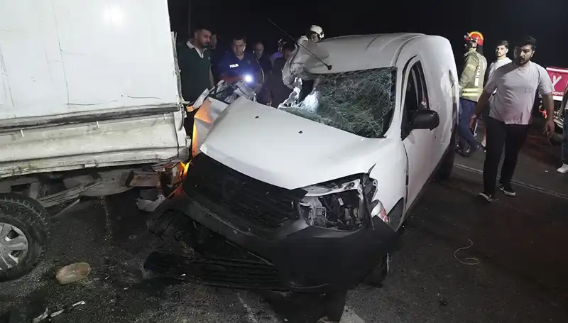 İstanbul’da Feci Kaza: 3 Kişi Yaralandı, Olay Yerinde Şok Anlar