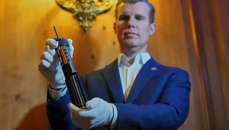 Darth Vader'ın Işın Kılıcı 3.65 Milyon Dolar Gibi Yüksek Bir Fiyata Satıldı!
