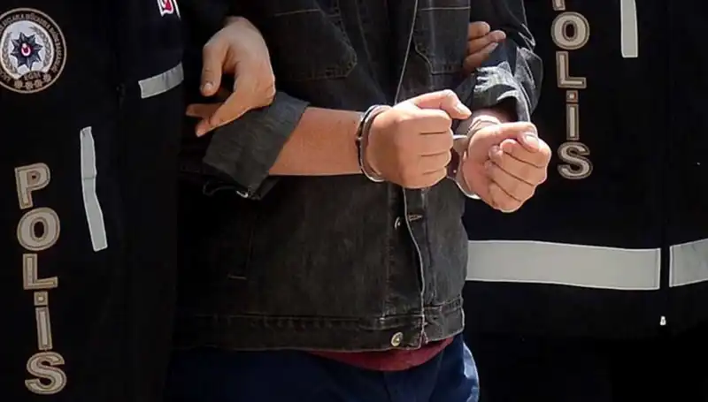 Kayseri'de Yasa Dışı Silah Ticareti Operasyonu: İki Zanlı Yakalandı