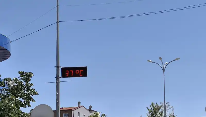 Bu İlçede Termometreler 38 Dereceye Dayandı: Sıcak Hava Etkilerini Gösteriyor
