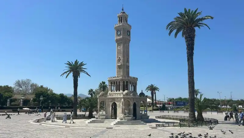 Izmirliler Sıcaklardan Bunaldı, Sokaklar Boş Kaldı