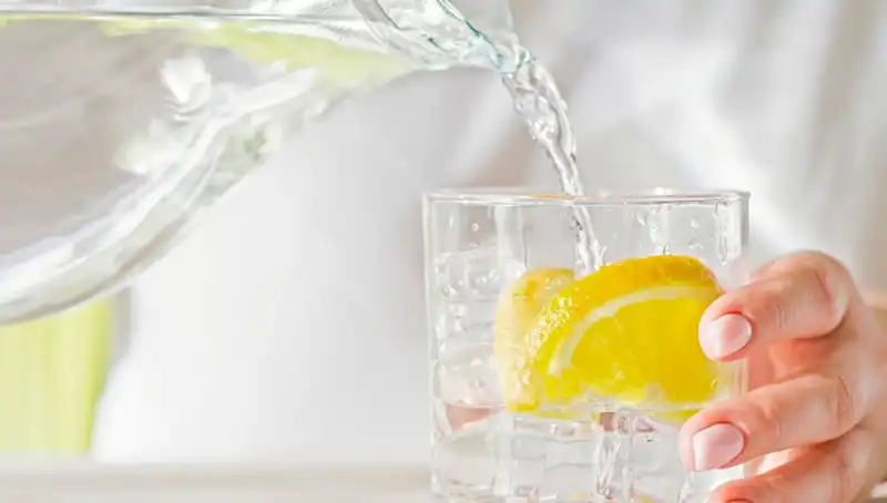 Limonlu Su Tüketmenin Vücudunuza Etkileri: Bilmediğiniz 8 Faydası