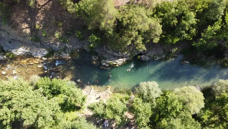 Adana'da Sıcak Hava Dalgası: Yaylacılar Doğal Sularla Serinliyor!