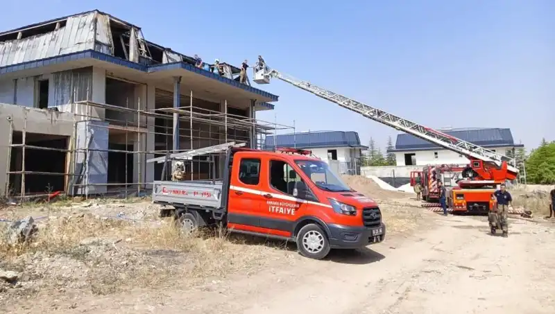 Ankara Gölbaşı'nda Villaların Olduğu Alanda Korkutan Yangın