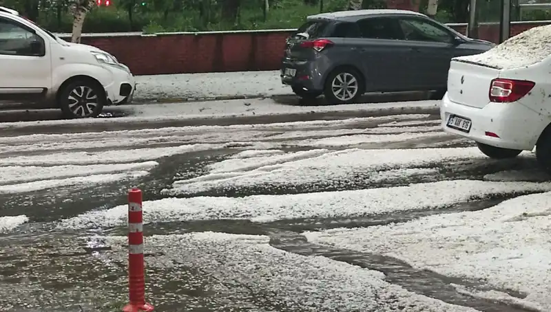 Ardahan'da Şok Dolunun Ardından Şehir Beyaza Büründü