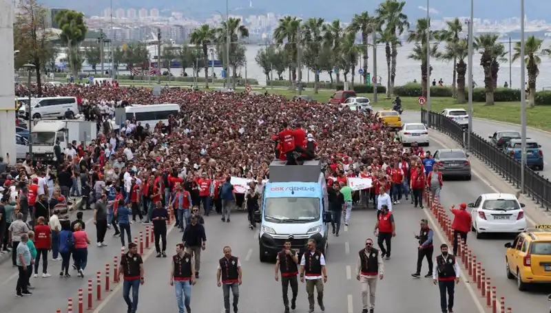 İzmir Grevinde Kriz Derinleşiyor: Dördüncü Gününde Hala Çözüm Yolu Bulunamadı