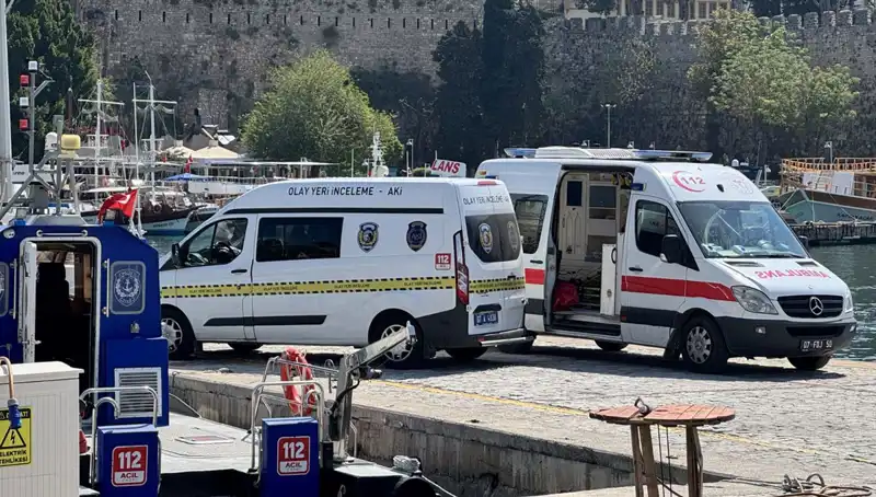 Antalya'da Denizde Bulunan Erkek Cesedi Gizemini Koruyor