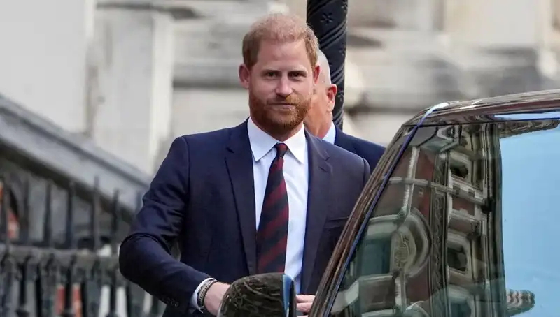 Prens Harry, Ailesiyle Barışmak İstediğini Açıkladı