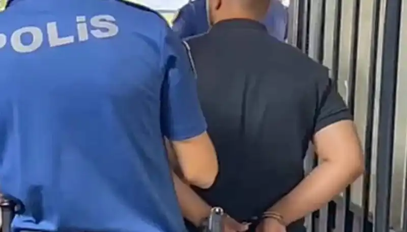 İzmir'de Polise Saldıran Şahıs Sokağa Çıkma Yasağını Yok Saydı!