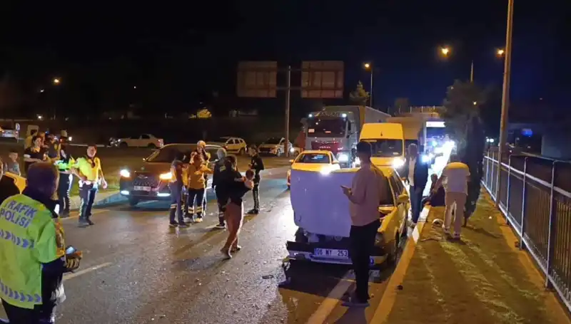 Otoyolda Gerçekleşen Geri Dönüş Kazasında İkisi Çocuk Dört Yaralı!