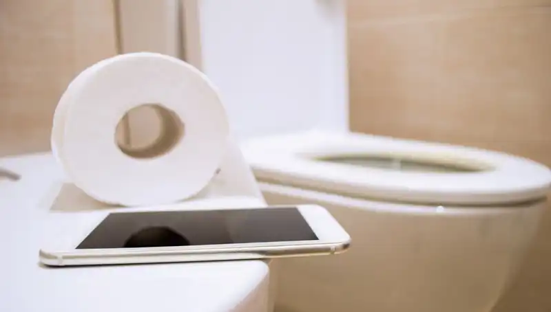 Tuvalette Akıllı Telefon Kullanmak Hemoroid Riskini Artırıyor mu?