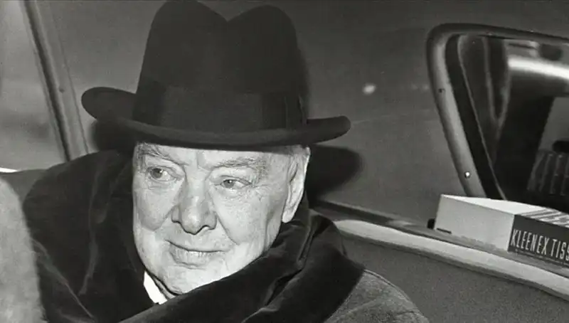 Tarihi Churchill'in Bekar Evi Satışta: 3,75 Milyon Sterlin Fiyatla Alıcı Arıyor!
