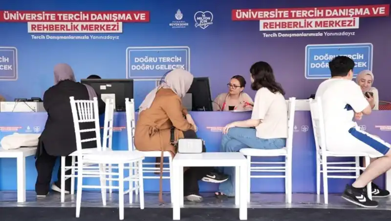 İstanbul'da 24 Noktada İBB Tercih Danışma ve Rehberlik Merkezi Açıldı