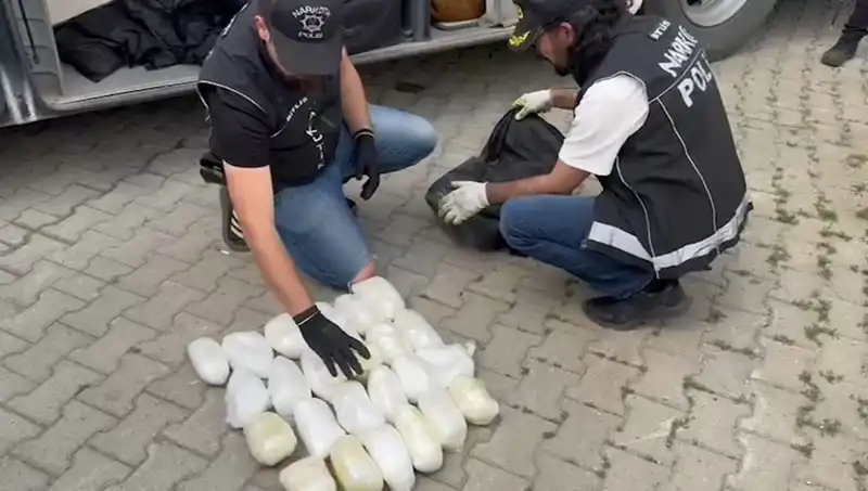 Yolcunun Valizinden Çıkan 13 Kilo Metamfetamin: Uyuşturucu İle Mücadelede Bir Başarı