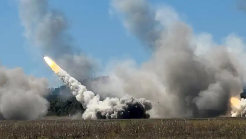 Avustralya'nın Askeri Gücünde Çığır Açan İlk: HIMARS Atışı Gerçekleşti